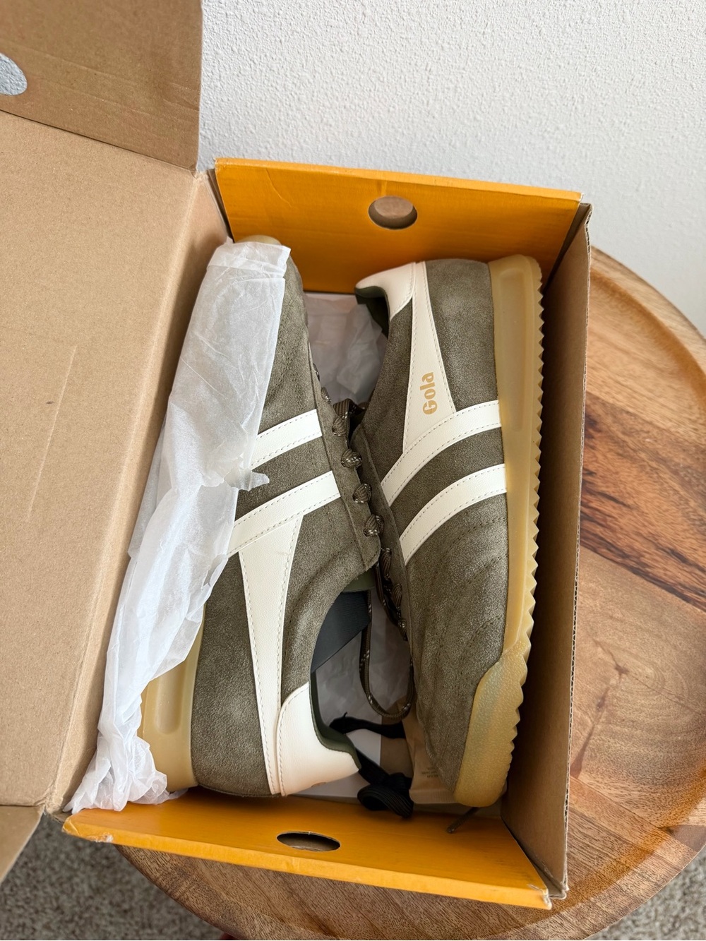 NEW Gola Exclusive Stadium Sneaker Size 7 - Picture 8 of 8